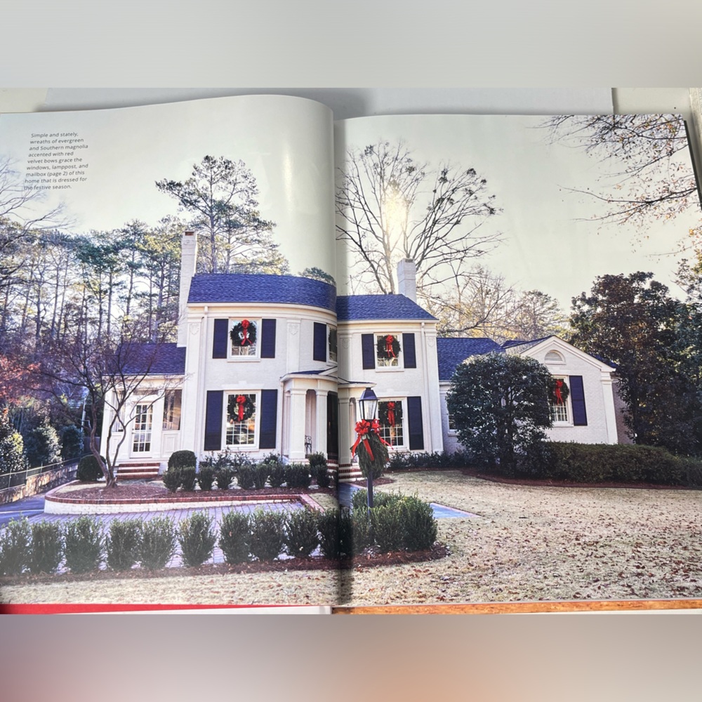 2021 Christmas with Southern Living by Editors of Southern Living - Picture 4 of 6